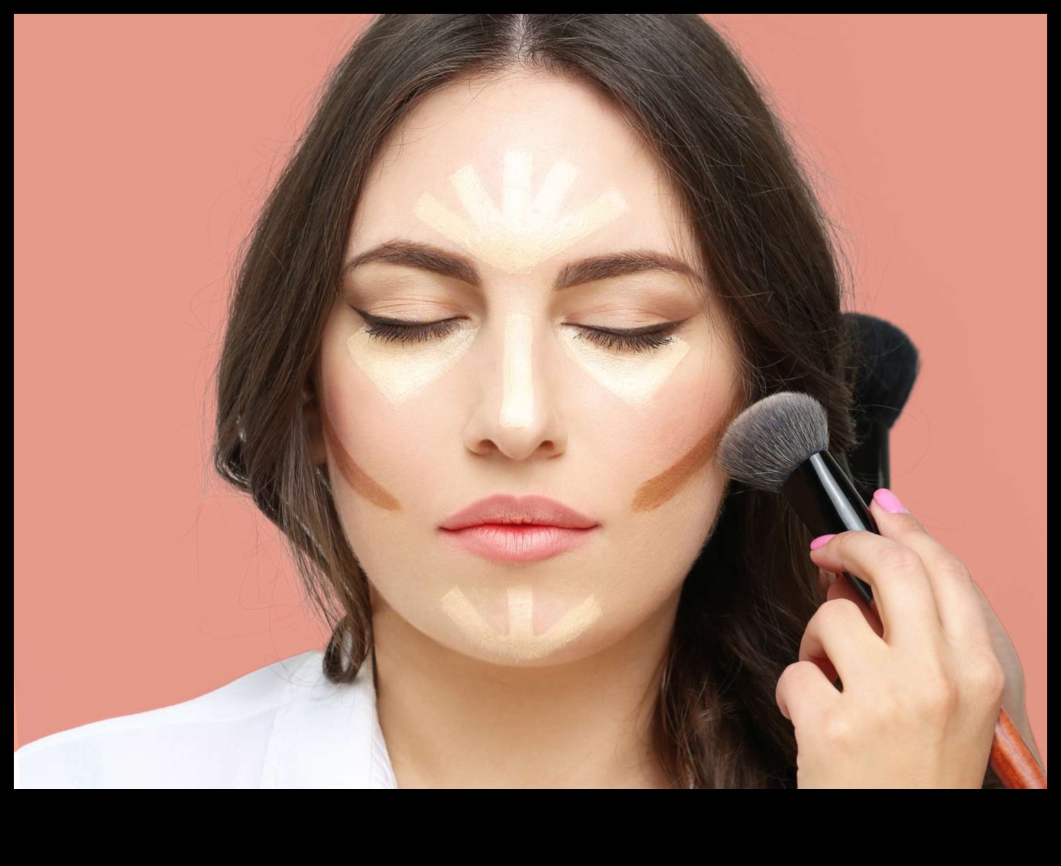 Chic Contours Sculptează-ți aspectul cu măiestrie stilată 4 Contururi șic: sculptați-vă aspectul cu măiestrie stilată