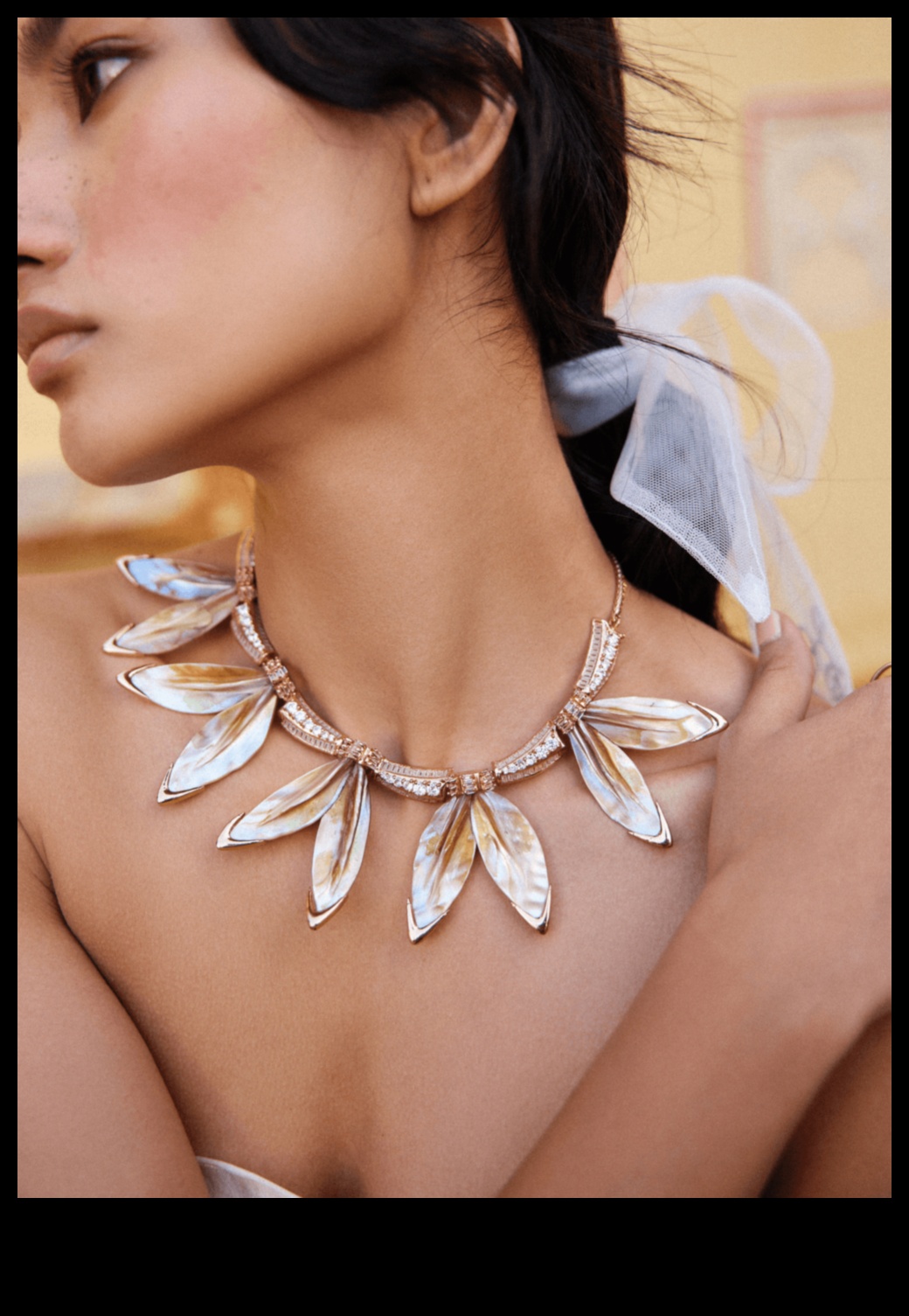 Farmecul atemporal Un choker clasic pentru fiecare femeie 3 Farmecul atemporal: îmbrățișează frumusețea clasică cu chokerele noastre