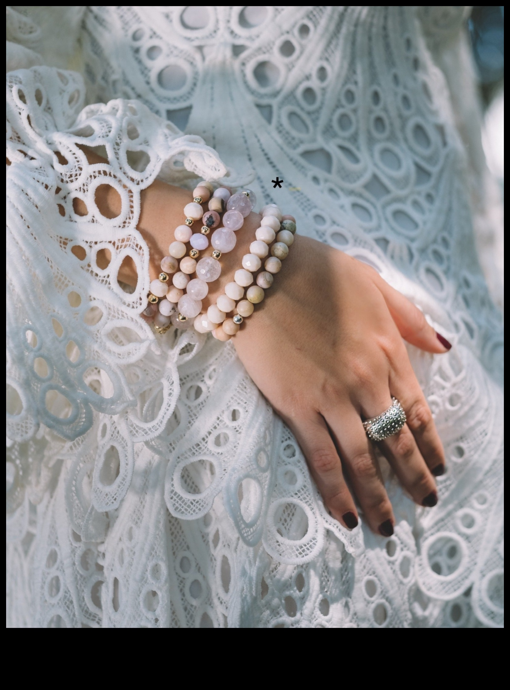 Înflorire feminină: îmbrățișați delicatețea cu modelele noastre de brățări feminine