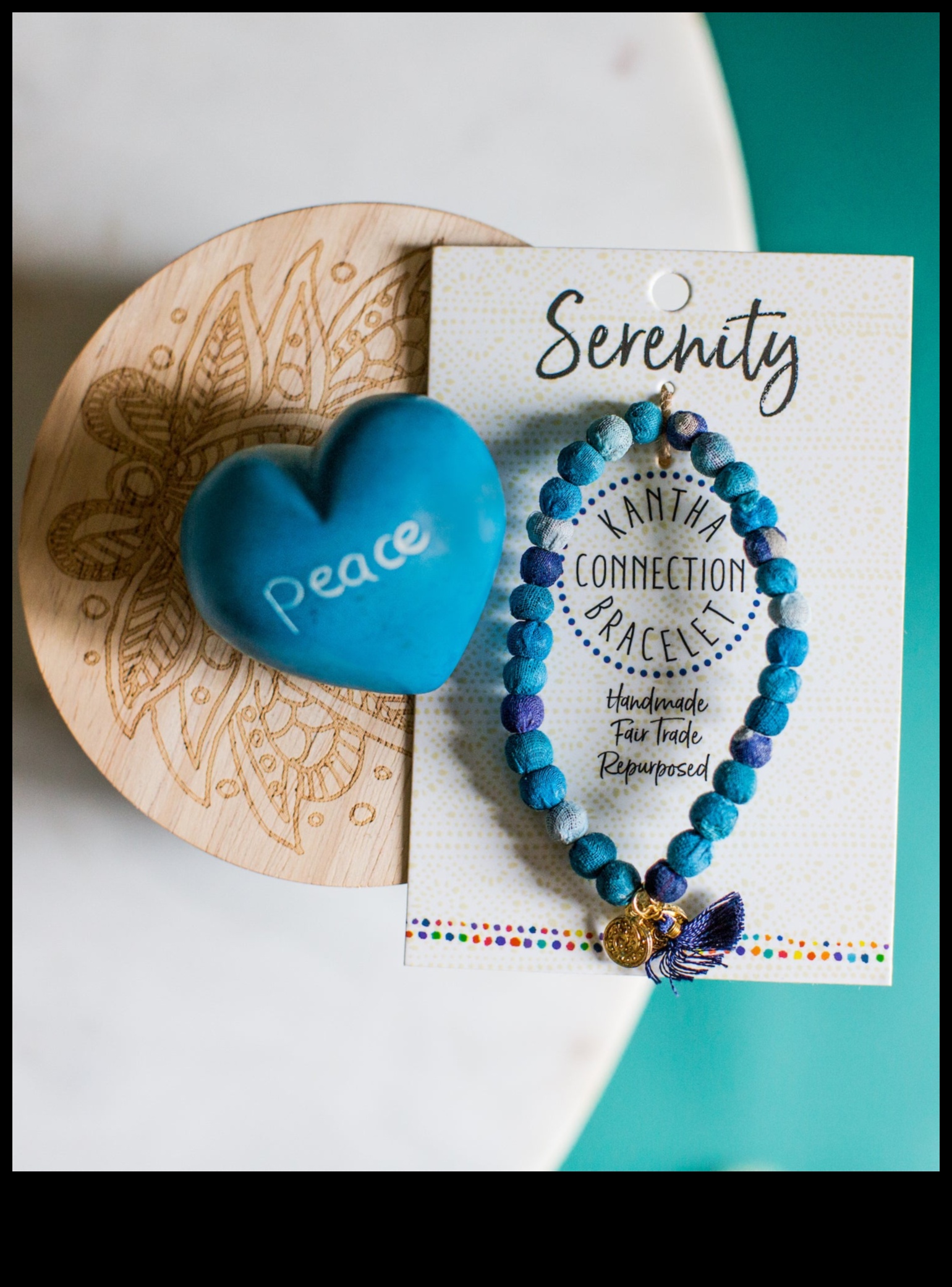 Seninătate sculptată: găsiți pacea în măiestria colierelor noastre senine