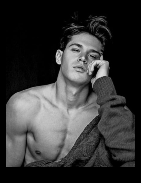 Thread Tales Unraveled: împletind fanteziile modei în realitate