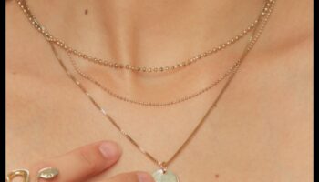 Rafinament pur: bijuterii minimaliste pentru o frumusețe fără efort