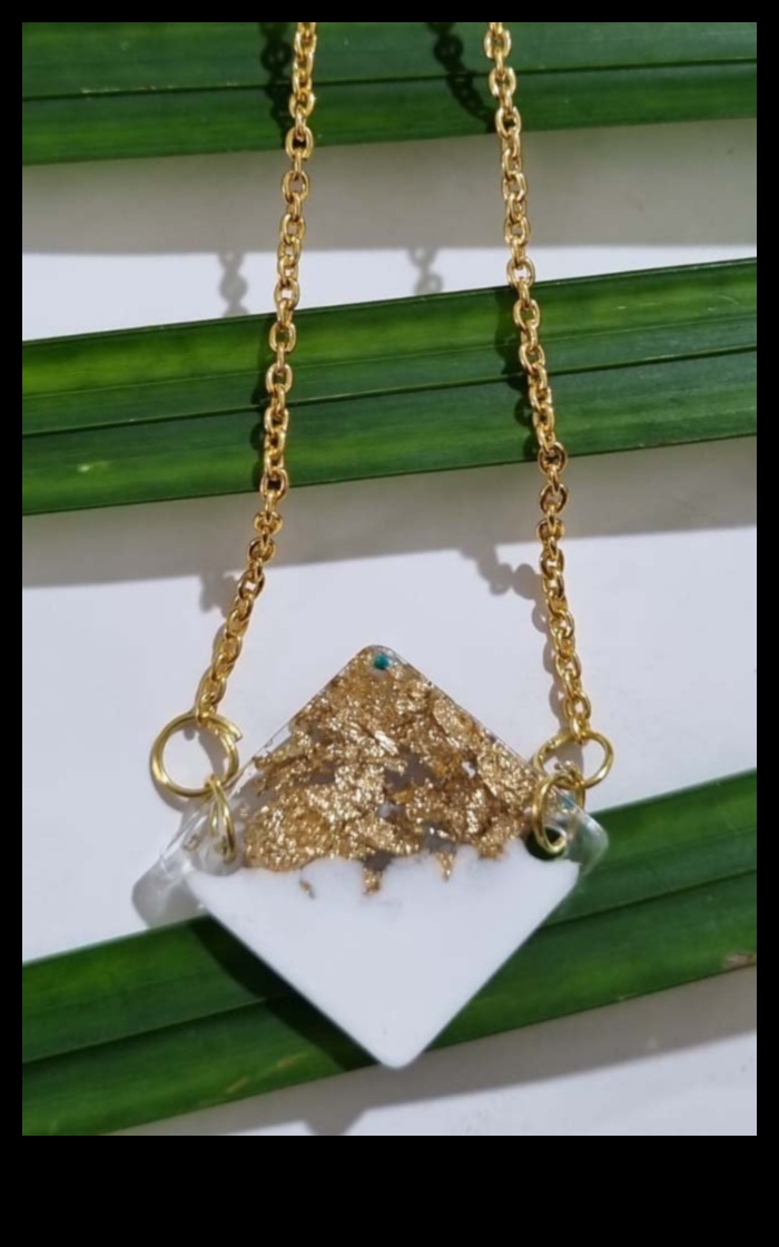 Ornamente opulente Coliere împodobite pentru a vă ridica aspectul 1 Ornamente opulente: împodobește-te cu creațiile noastre ornate de colier