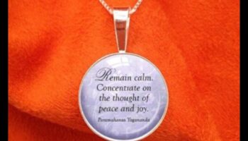 Seninătate sculptată: găsiți pacea în măiestria colierelor noastre senine